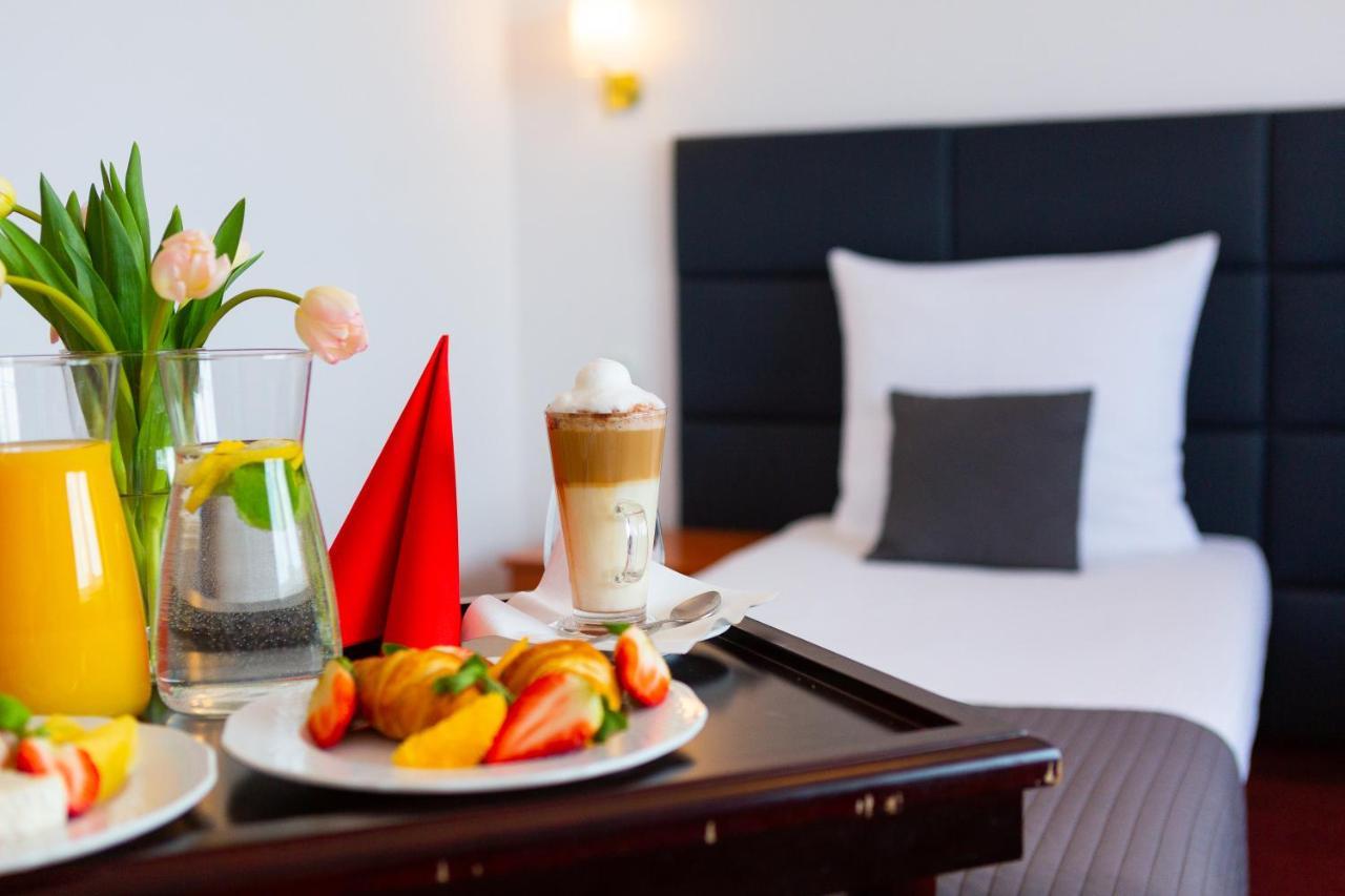 Hotel Victoria Болшево Экстерьер фото