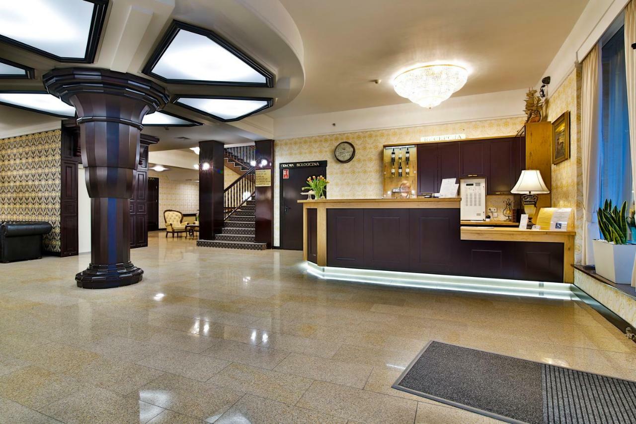 Hotel Victoria Болшево Экстерьер фото